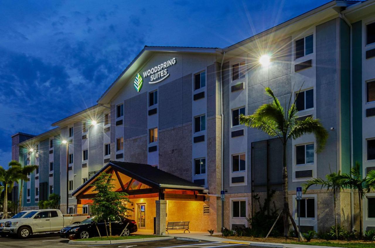 Woodspring Suites Naples Golden Gate Ngoại thất bức ảnh