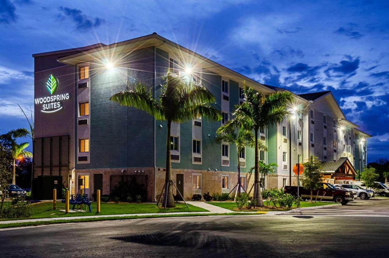 Woodspring Suites Naples Golden Gate Ngoại thất bức ảnh