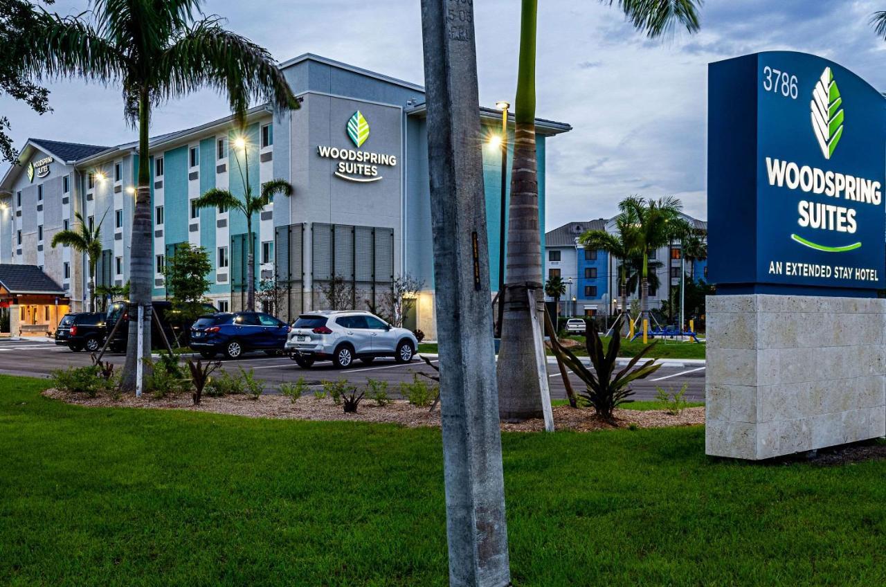 Woodspring Suites Naples Golden Gate Ngoại thất bức ảnh