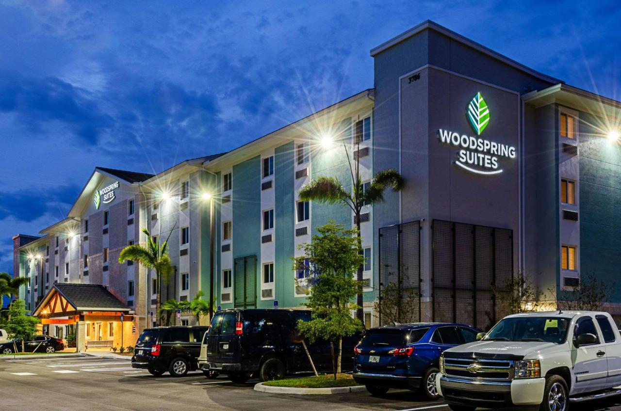Woodspring Suites Naples Golden Gate Ngoại thất bức ảnh