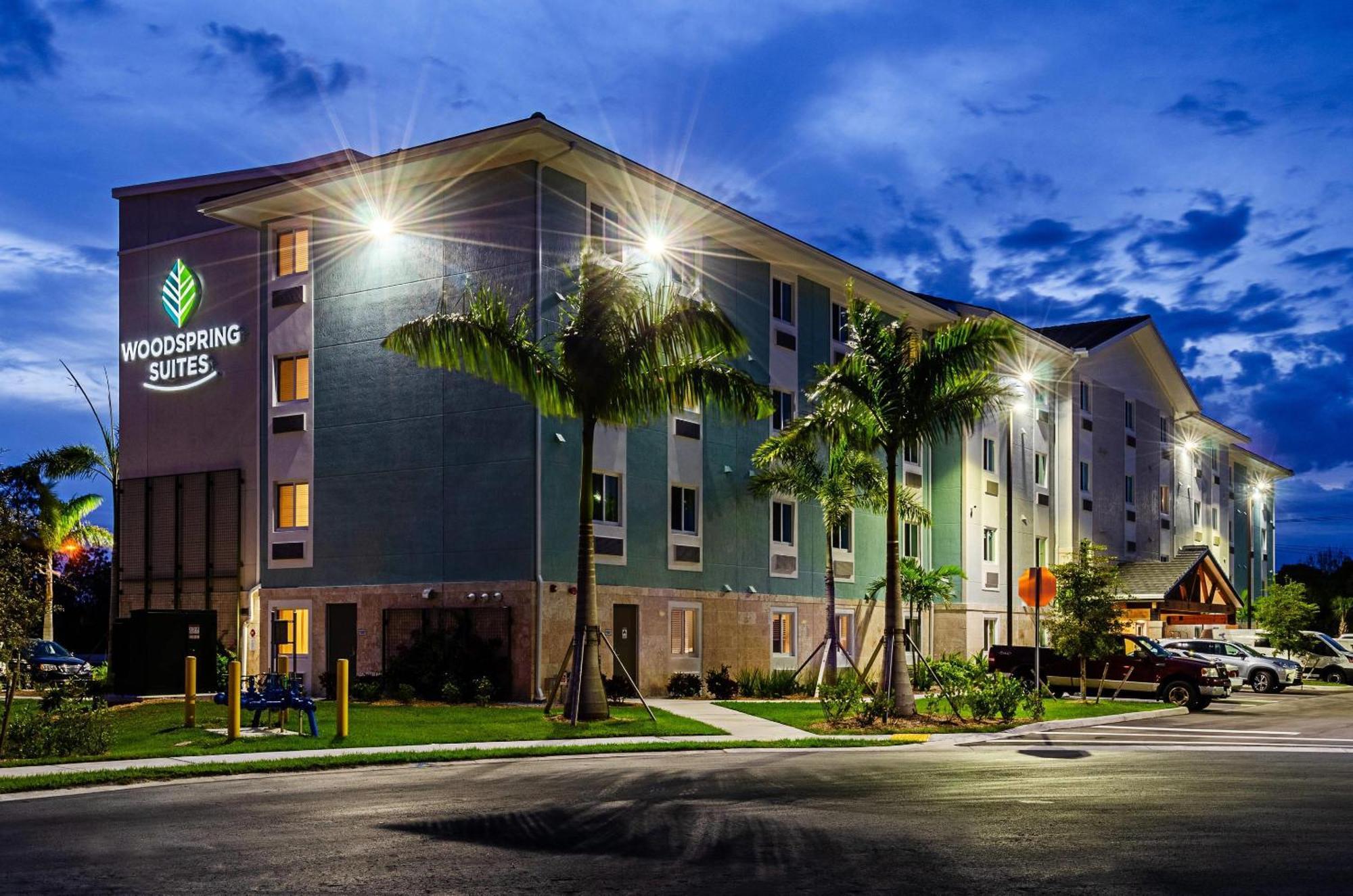Woodspring Suites Naples Golden Gate Ngoại thất bức ảnh